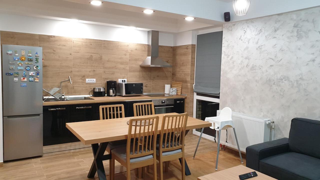 Criss Apartament シナヤ エクステリア 写真